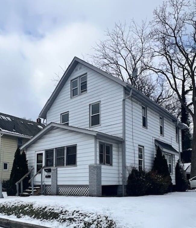 property at 1107 W Wilbeth Rd
