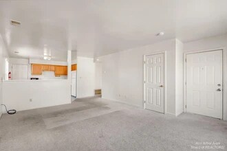 715 N Congress St, Unit 2 in Ypsilanti, MI - Foto de edificio - Building Photo