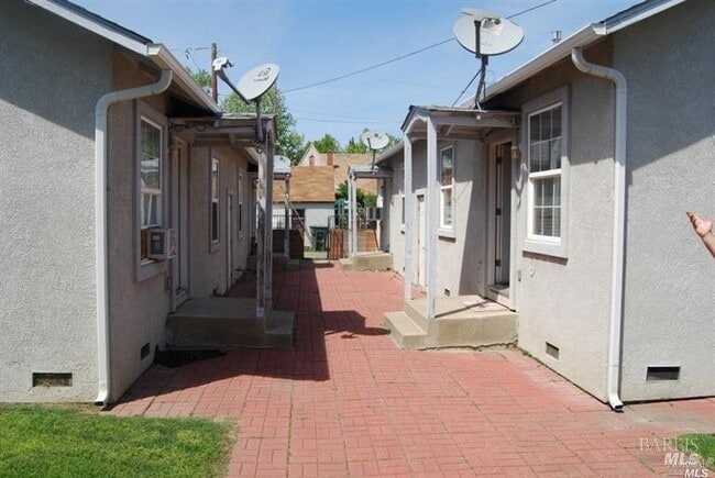 148 N 3rd St in Rio Vista, CA - Building Photo - Building Photo