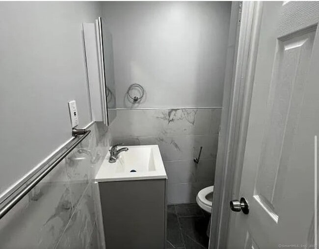 639 Barnum Ave, Unit 1R in Bridgeport, CT - Building Photo - Building Photo