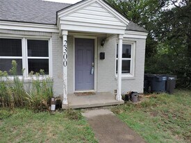 2300 W Lowden St in Fort Worth, TX - Building Photo