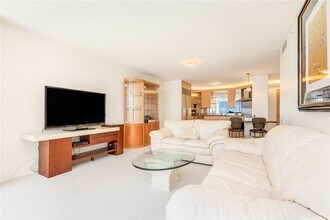 88 Piikoi St, Unit 3907 in Honolulu, HI - Foto de edificio - Building Photo