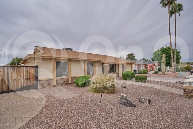 831 W Lindner Ave in Mesa, AZ - Building Photo - Building Photo