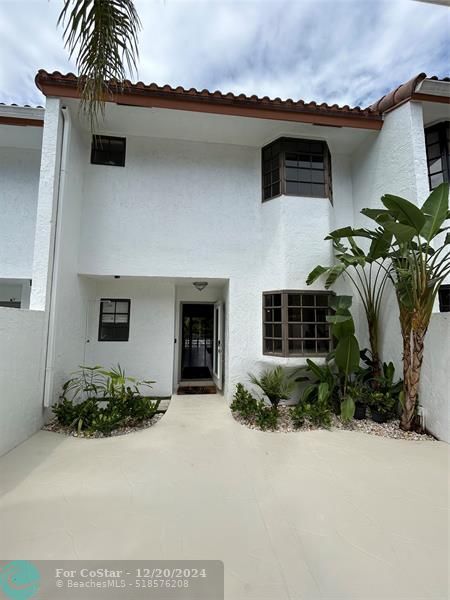 609 NE 19th Ave in Deerfield Beach, FL - Building Photo