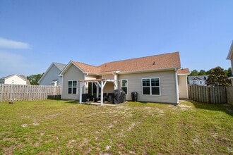 202 Admiral Ct in Sneads Ferry, NC - Building Photo - Building Photo