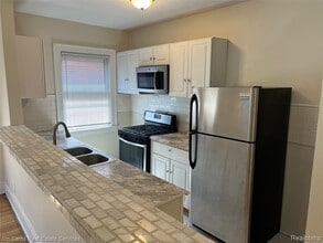 987 Beaconsfield Ave, Unit 2S in Grosse Pointe Park, MI - Building Photo - Building Photo