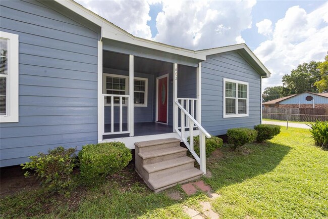 property at 602 Lamar St