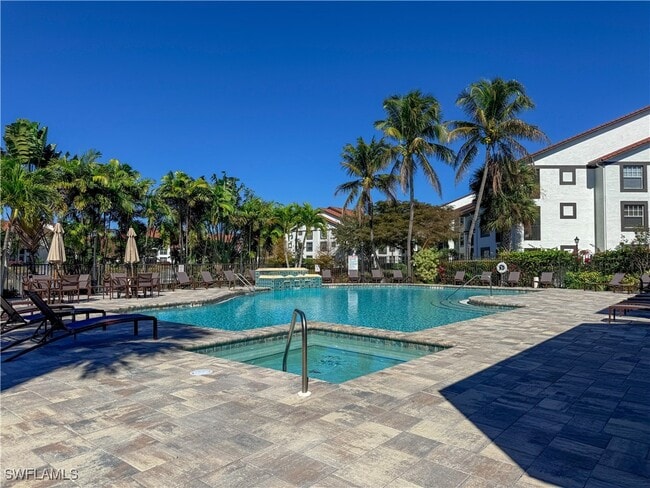 7960 Preserve Cir in Naples, FL - Foto de edificio - Building Photo