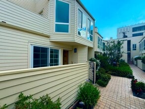 7585 Eads Ave in San Diego, CA - Building Photo - Building Photo
