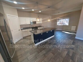 2501 W Mission Timber Cir in Flagstaff, AZ - Building Photo - Building Photo