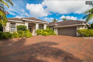 299 1st Ave S in Naples, FL - Building Photo