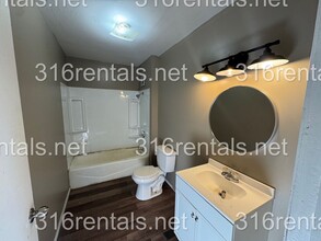 401 E 9th St in Newton, KS - Building Photo - Building Photo