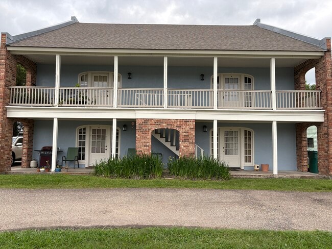 107 Guillot Rd, Unit B-1 in Youngsville, LA - Building Photo - Building Photo