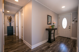 6345 Jumilla Ave in Woodland Hills, CA - Building Photo - Building Photo