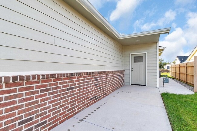 625 Briarbrook Ln, Unit 2044-1 in Park City, KS - Building Photo - Building Photo