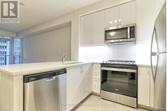4955 Yonge St in Toronto, ON - Building Photo - Building Photo