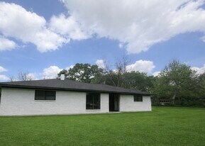 143 Hollyvale Dr in Houston, TX - Building Photo