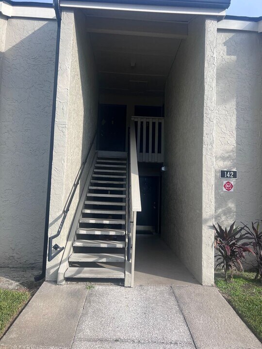 142 Springwood Cir in Longwood, FL - Foto de edificio