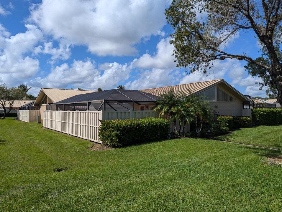 5760 Golden Eagle Cir in Palm Beach Gardens, FL - Building Photo