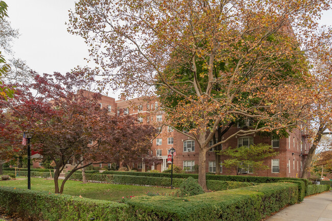 7735 113th St in Forest Hills, NY - Foto de edificio - Building Photo