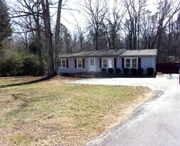 1111 Sherwood Rd in Clover, SC - Building Photo