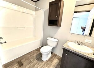 17020 Sleepy Hollow Blvd in Holly, MI - Foto de edificio - Building Photo