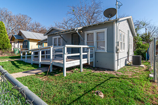 1610 Lennon Ave in San Antonio, TX - Foto de edificio - Building Photo