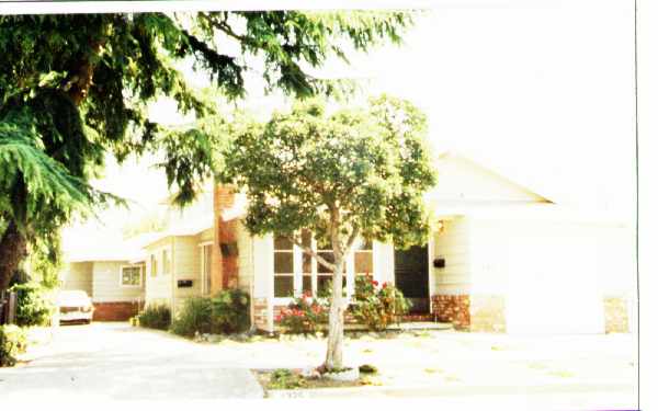 1321 Valota Rd in Redwood City, CA - Building Photo - Building Photo