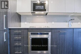 330 Richmond St W in Toronto, ON - Building Photo - Building Photo