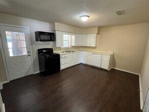 2916 Layne Dr in Denison, TX - Building Photo - Building Photo
