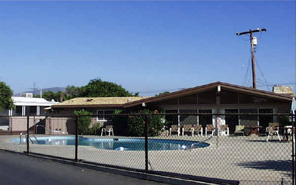 Sylmar Manor Mobile Home Park in Sylmar, CA - Foto de edificio - Building Photo