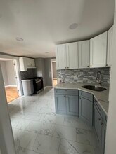 478 Shelton Ave, Unit 2 in Hamden, CT - Foto de edificio - Building Photo