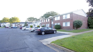 Milham Meadows Apartments in Portage, MI - Foto de edificio - Building Photo