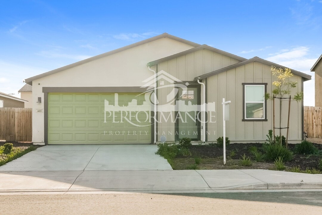 6611 Glacier Bay St in Bakersfield, CA - Building Photo