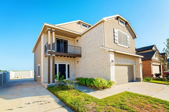 3305 Charolais Dr in Laredo, TX - Building Photo - Building Photo