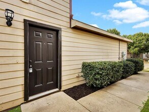 10713 Many Oaks Dr in Fort Worth, TX - Building Photo - Building Photo