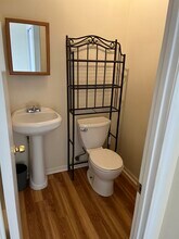 82 Rhoda Ln in Bristol, CT - Building Photo - Building Photo