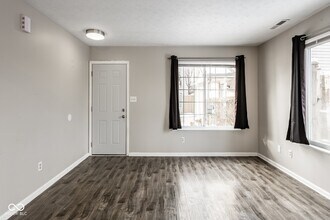 700 Mountain Pine Dr in Greenwood, IN - Building Photo - Building Photo