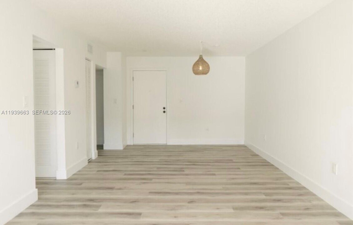 8287 SW 128th St in Miami, FL - Building Photo