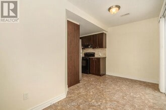618 Chapman Mills Dr in Ottawa, ON - Building Photo - Building Photo
