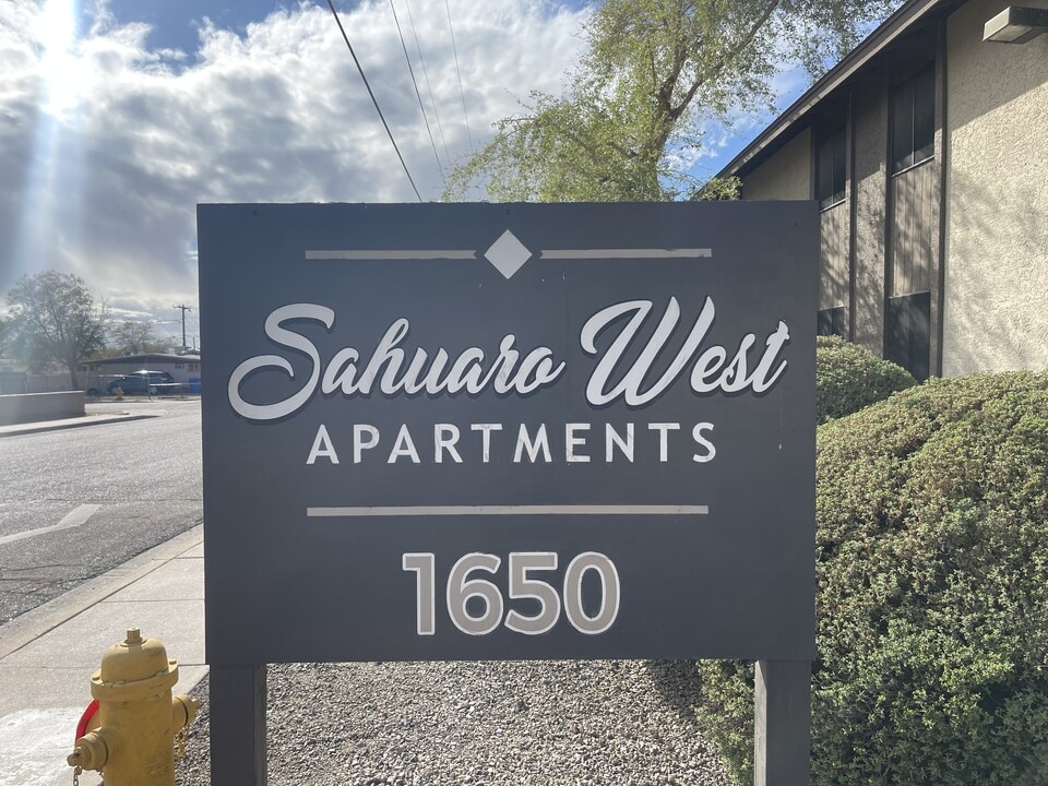Sahuaro West Apartments in Phoenix, AZ - Foto de edificio