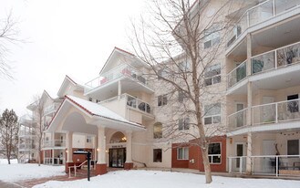 Oliver on the Park in Edmonton, AB - Building Photo
