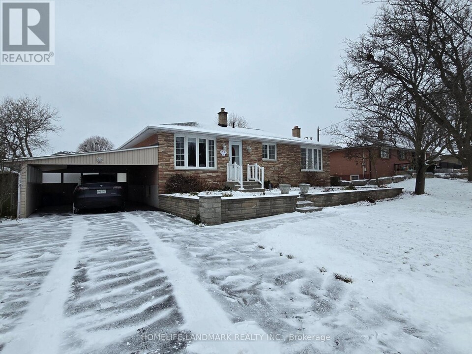 30 Ferguson Ave in Whitby, ON - Building Photo