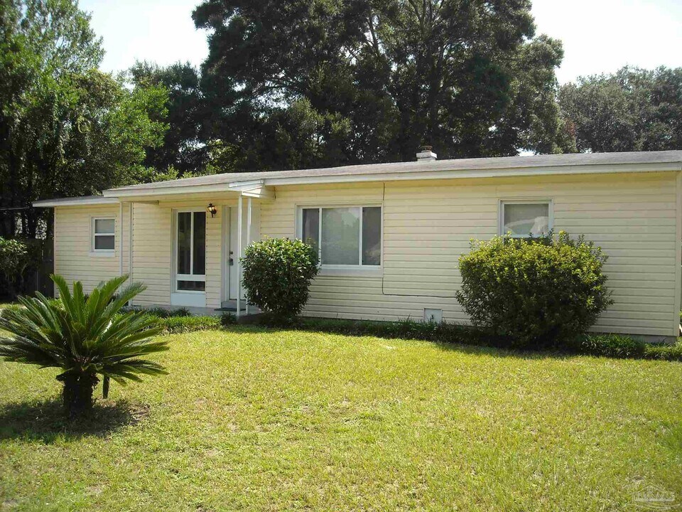 404 Clairmont Dr in Pensacola, FL - Building Photo