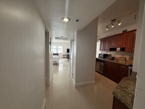 100 Lincoln Rd, Unit 316 in Miami Beach, FL - Foto de edificio - Building Photo