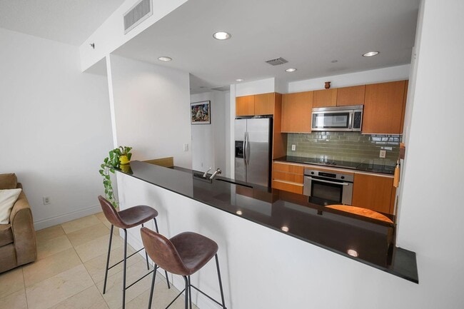 1050 Brickell Ave, Unit 2302 in Miami, FL - Building Photo - Building Photo