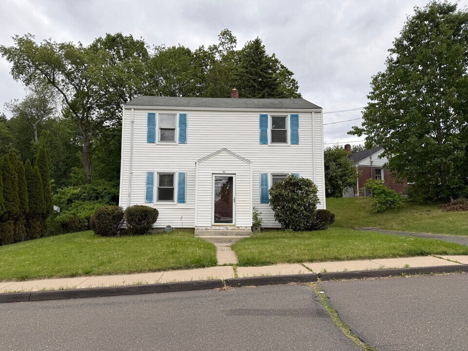 2 Chandler St in East Hartford, CT - Building Photo