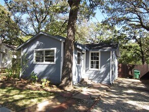 424 N Ruddell St in Denton, TX - Building Photo - Building Photo