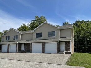 Lena Court in Erie, PA - Foto de edificio - Building Photo