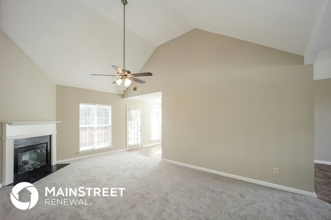 6555 Creekview Ct in Riverdale, GA - Foto de edificio - Building Photo